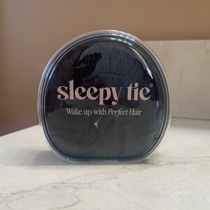 Sleepy Tie Black Hair Accessory